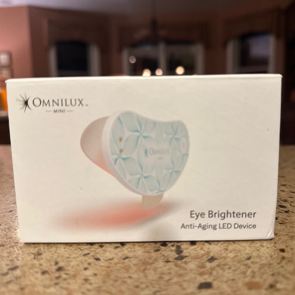 Omnilux Eye Brightener